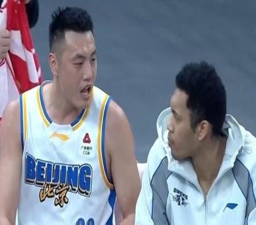 你可是北京頂薪球員！范子銘4中0得0分3犯多次在場(chǎng)隱身遭球迷熱議