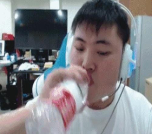 親自辟謠反而更有可能是真的此前Uzi辟謠未入選名人堂次月就推出了相關(guān)活動(dòng)