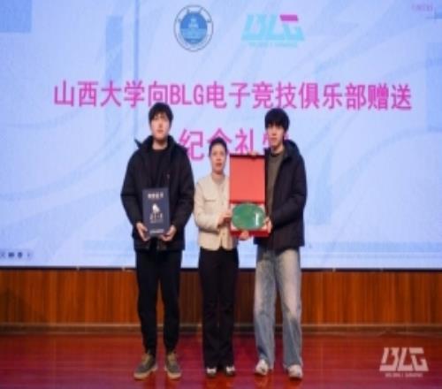 BLG曬與山西大聯(lián)動(dòng)活動(dòng)返圖：雙眼皮+減肥Bin有點(diǎn)小帥