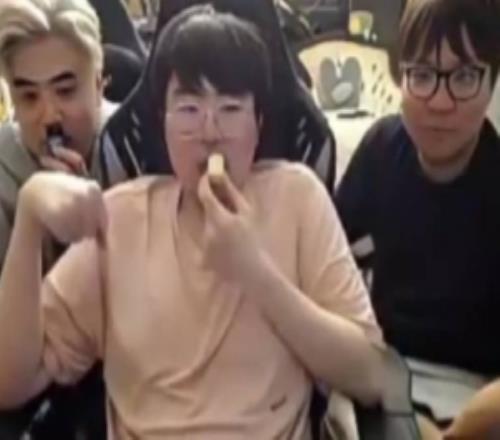 姿態(tài)問(wèn)朱開(kāi)當(dāng)年什么身份混進(jìn)IG朱開(kāi)：當(dāng)時(shí)說(shuō)教練挺不正規(guī)的！