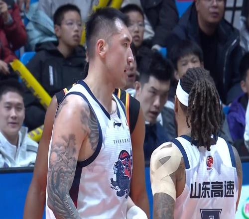 大魚(yú)來(lái)了！廣東最大對(duì)手正式簽約，2米12內(nèi)線大殺器確認(rèn)到位！