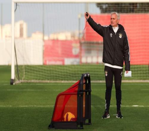 穆里尼奧步步緊逼，若左腳右邊鋒簽約，本菲卡將進入有故事的一月