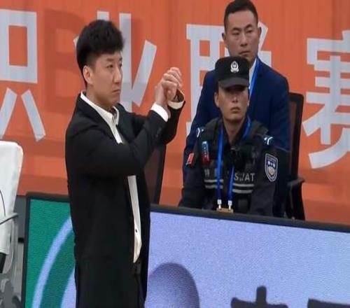 創(chuàng  )4恥辱紀錄后，CBA一冠王又被落井下石，媒體人：怎么通過(guò)準入的