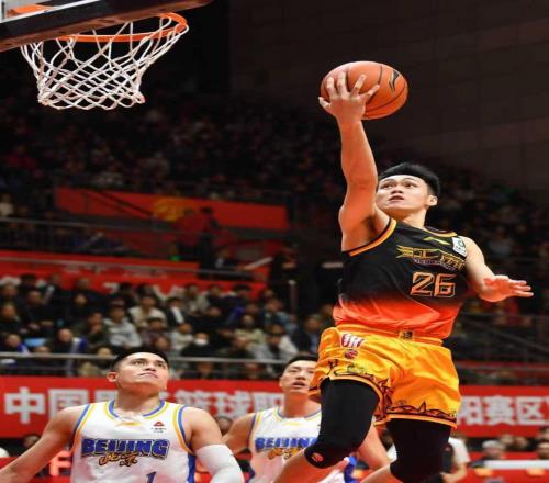 重建中的“大核”擔當，郭昊文與龐崢麟撐起新賽季江蘇籃球新希望
