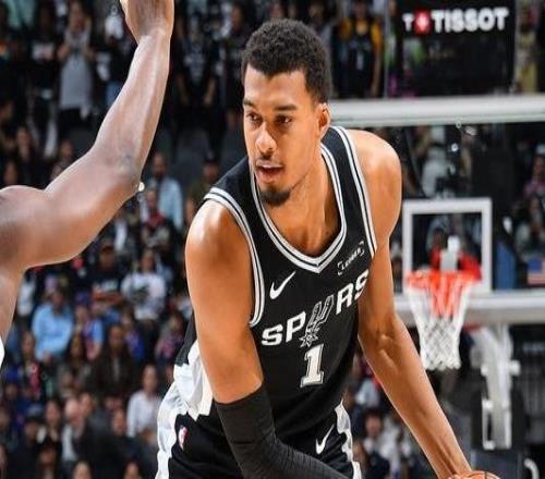 文班傷退31+13尚帕涅新高36分馬刺主場(chǎng)逆轉(zhuǎn)尼克斯