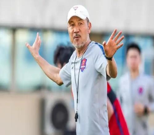 張外龍險勝換帥德比！6年之后再成重慶足球功臣，馮峰不是失敗者