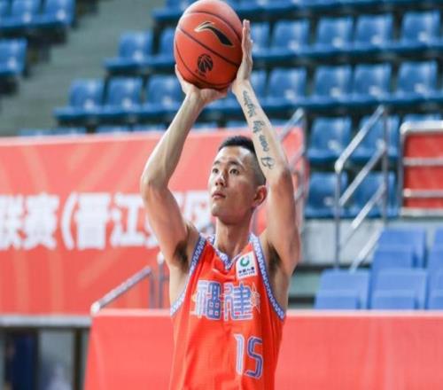 山東高速簽下“三分王”陳林堅，王俊杰表示25歲之前不會打CBA