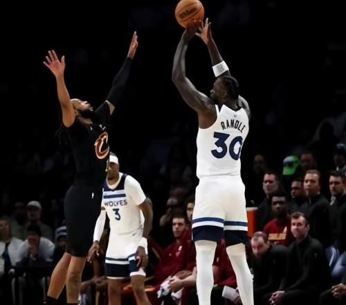 隨著森林狼4連勝，獨(dú)行俠2分憾負(fù)，西部最新積分榜出爐！湖人第5