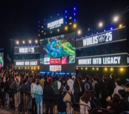 黃浦江畔的電競狂歡！S15上海北外灘觀賽派對燃爆半決賽