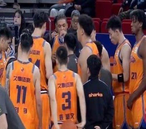 上海vs青島前瞻：洛夫頓PK韋瑟斯龐引外援大戰(zhàn)盧偉率隊(duì)沖8連勝