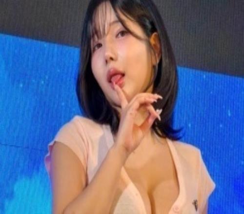 《劍星》體模尹雪花開(kāi)通國內社交賬號！向中國粉絲問(wèn)好