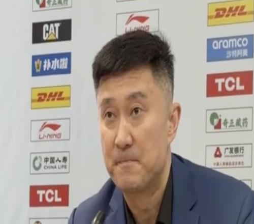 杜鋒暖心祝福球迷大爺：每次來吉林都會看到他，希望他一切順利