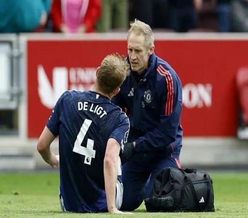 德里赫特曼聯(lián)復(fù)出延期！卡里克解釋卡塞米羅離隊，欲阻槍手創(chuàng)紀(jì)錄