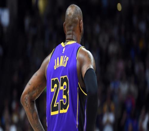 阿里納斯：詹姆斯給NBA打了22年廣告！自己打廣告就被噴