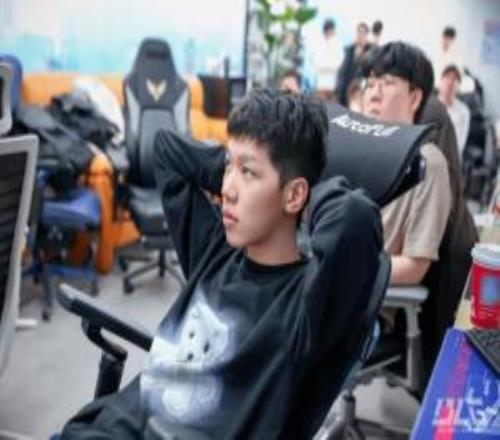 被一鍵掃蕩了！吧友們覺得BLG今天慘敗的原因在哪