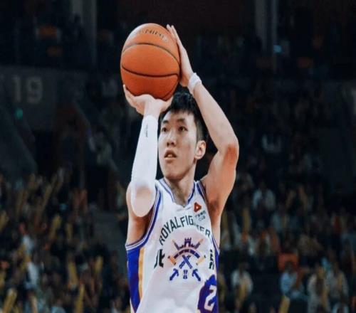 張慶鵬帥位穩(wěn)住了廖三寧絕殺廣東，攻守回暖，要崛起了