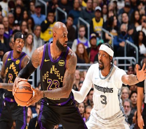 淚目！41歲詹皇轟31+9+6再創(chuàng  )神跡：湖人關(guān)鍵時(shí)刻11勝0負真猛