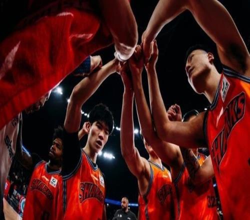 銘記場面超萬人見證！上海男籃力克吉林男籃取得新賽季開門紅