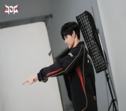 我才是真的天才中單！HongQ加盟JDG后再度逮捕Creme