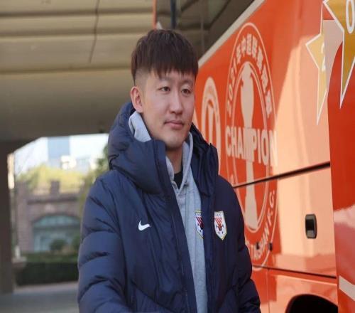 山東泰山隊啟程赴武漢客場