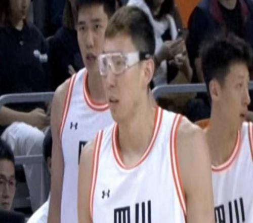 周琦33分胡金秋24分四川輕取北京，打進全運男籃四強