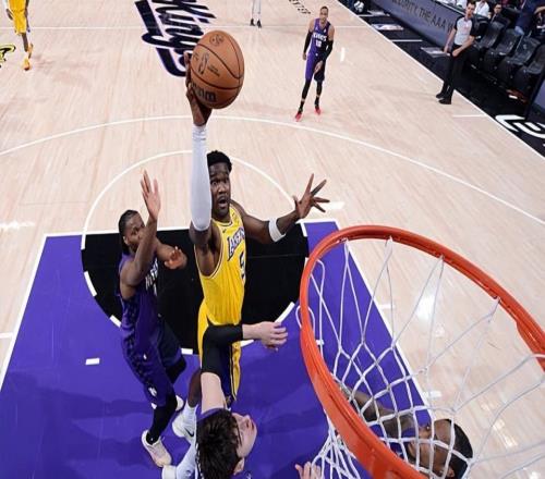 打得太別扭了！湖人內(nèi)線支柱根本發(fā)揮不出自己的全部才能