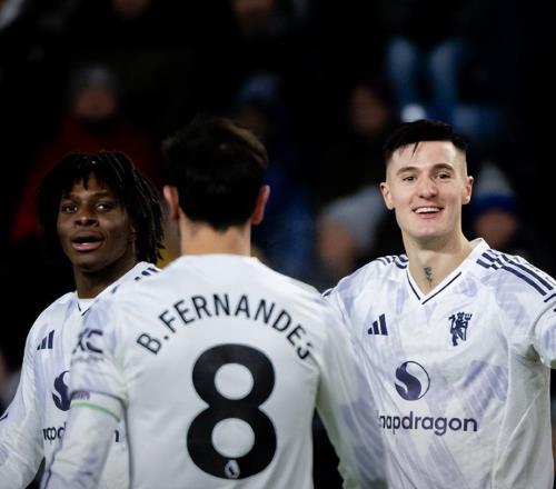 22！B費(fèi)復(fù)出助攻謝什科破3個(gè)月球荒+雙響難救主曼聯(lián)爆冷3連平