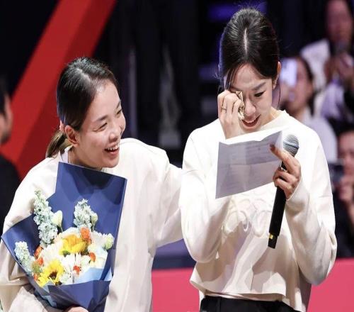 杭州總決賽收官2025：“鳳凰”登頂功勛四將退役感動全場