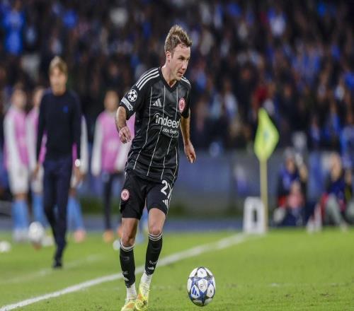 法蘭克?？偙O(jiān)：計(jì)劃在冬窗期間與格策談續(xù)約，他對(duì)我們很重要