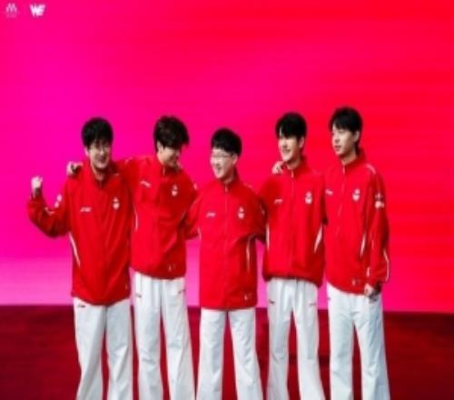 WE分享主宣拍攝花絮：笑得開心更要打得漂亮！加油