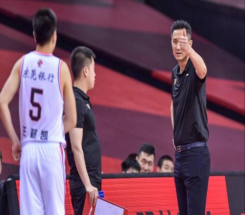 試訓(xùn)多支球隊(duì)沒(méi)人要！廣東宏遠(yuǎn)舊將離開(kāi)CBA，曾是頂級(jí)三分射手