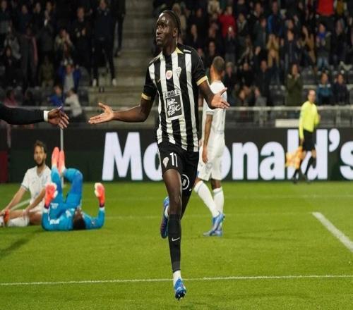 天空：水晶宮正在與昂熱談謝里夫，雙方想完成永久轉(zhuǎn)會