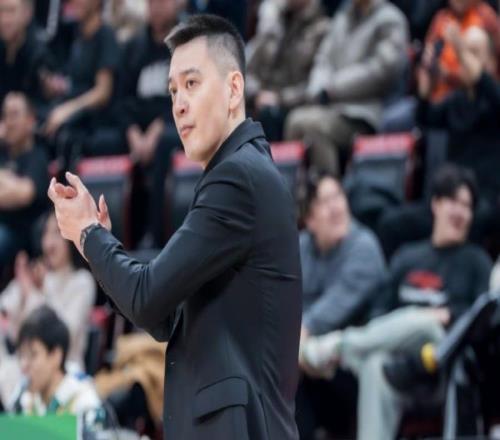 楊鳴：兩個客場的籃板和專注度都很好，希望大家能把狀態(tài)延續(xù)