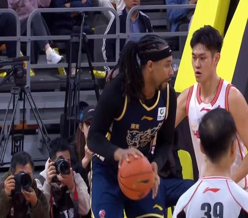 最后的希望！廣東隊迎來補強大外援機會，2米13內(nèi)線或被杜鋒看中