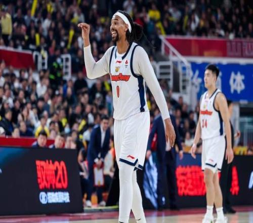 CBA排名又亂了！廣東八連勝升榜首，北京賽季首敗，廣廈后來(lái)居上