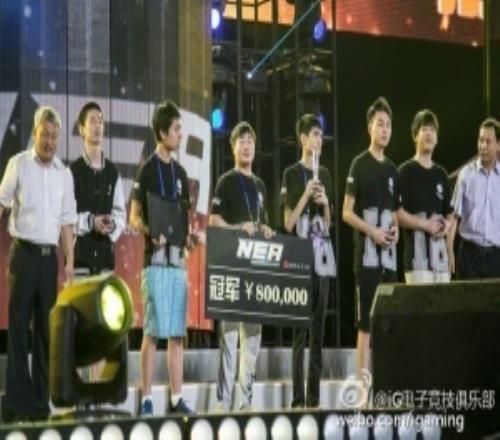 體壇周報(bào)記者：解說應(yīng)該是想對標(biāo)下英雄聯(lián)盟S7但是沒想到前面還有更早奪冠的