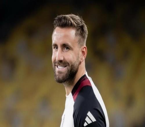 留存戰(zhàn)力，盧克肖未入選大名單是因?yàn)檩喰?，沒(méi)有受傷