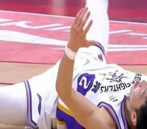 廣東遭絕殺引熱議！廖三寧3戰(zhàn)2絕殺引媒體人狂刷屏“值得全明星”