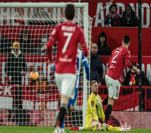 一場(chǎng)12，讓曼聯(lián)恥辱出局，兩大杯賽淘汰，7億歐豪陣也沒(méi)用