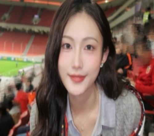 主持人沈云儀分享在上汽浦東足球場看球：7月之后主場全勤嘻嘻