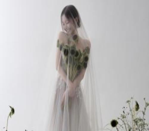 我也是你粉絲LCK美女主持尹秀彬下個月7號結(jié)婚對象為大三歲的粉絲