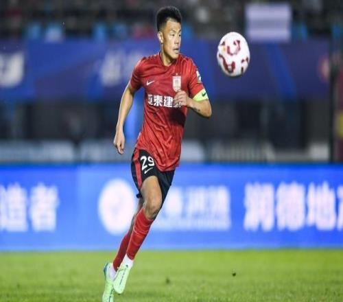 【中超】譚龍艾菲爾丁建功十人亞泰2比2絕平海牛