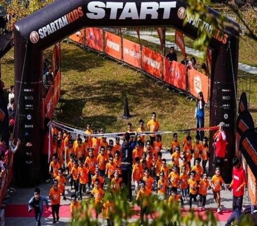 2025斯巴達(dá)勇士兒童賽收官戰(zhàn)深圳上演，近8000人參賽