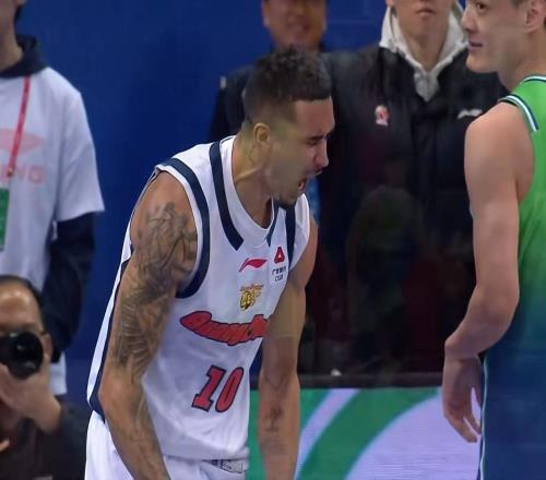 虛驚一場(chǎng)！奎因傷退無大礙，廣東三外援硬剛北京，至少贏20分以上