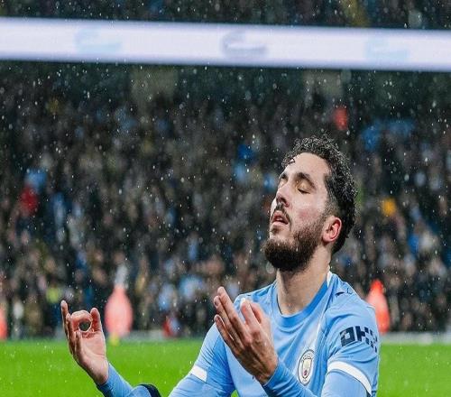 隊(duì)友替補(bǔ)席見(jiàn)證，謝爾基進(jìn)球后模仿哈蘭德打坐慶祝