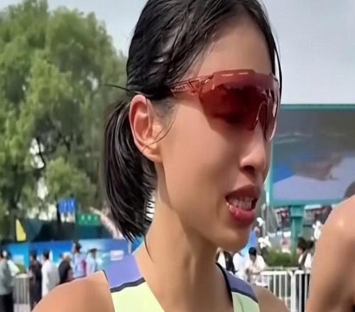 “最快女護(hù)士”就哭訴調(diào)休難致歉！稱痛悔未感激領(lǐng)導(dǎo)反招誤解