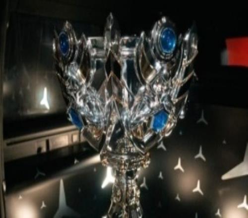 LPL未來該采取什么手段來改變現(xiàn)狀吸引更多外援，還是專注于新人培養(yǎng)