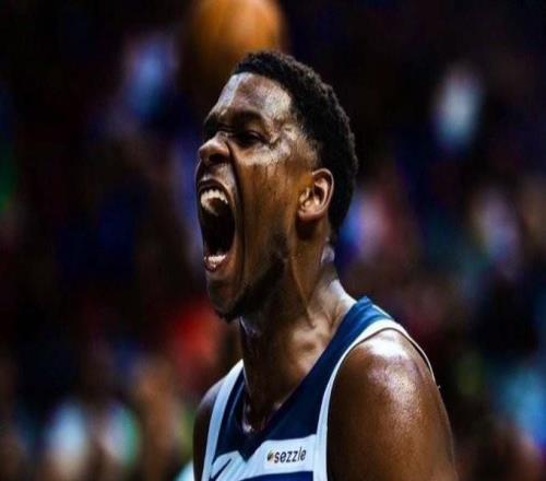 里程碑，愛(ài)德華茲成為NBA首位在25歲前投中1200記三分的球員