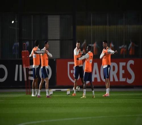 首次被葡萄牙征召的邊鋒福布斯出生時，C羅已為葡萄牙出場3次