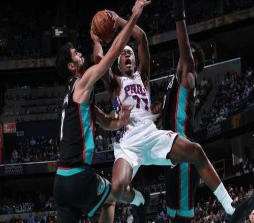 恩比德馬克西合砍68分埃奇庫(kù)姆準(zhǔn)絕殺76人加時(shí)勝灰熊